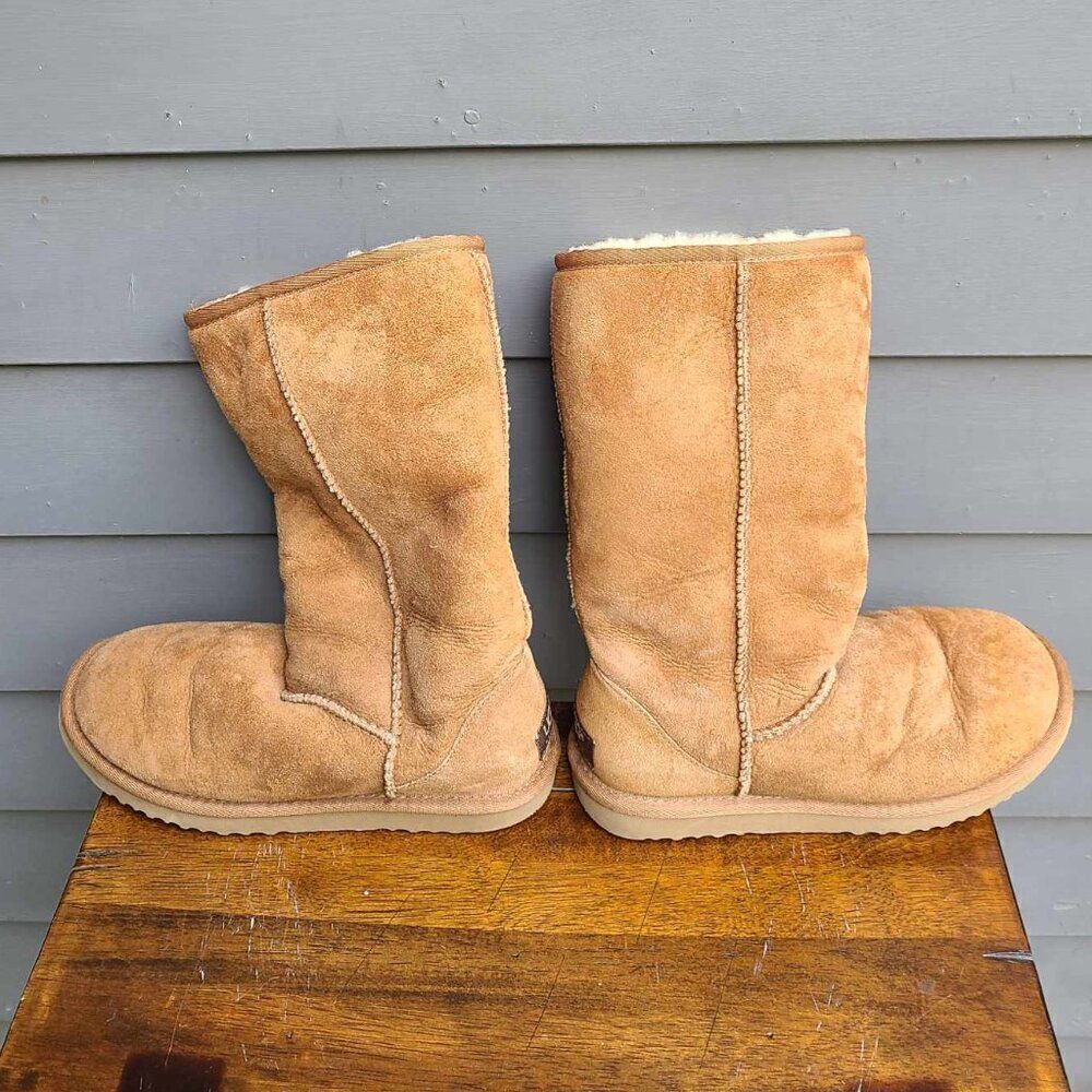 UGG Original Tan Suede Shearling Boot size 6